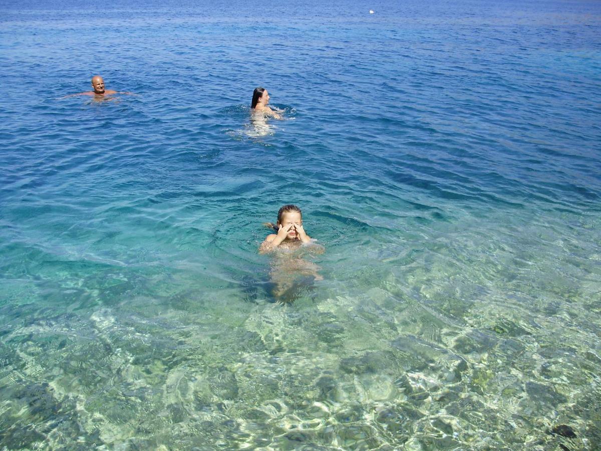 I&J Relaxing Beach Apartments Račišće エクステリア 写真