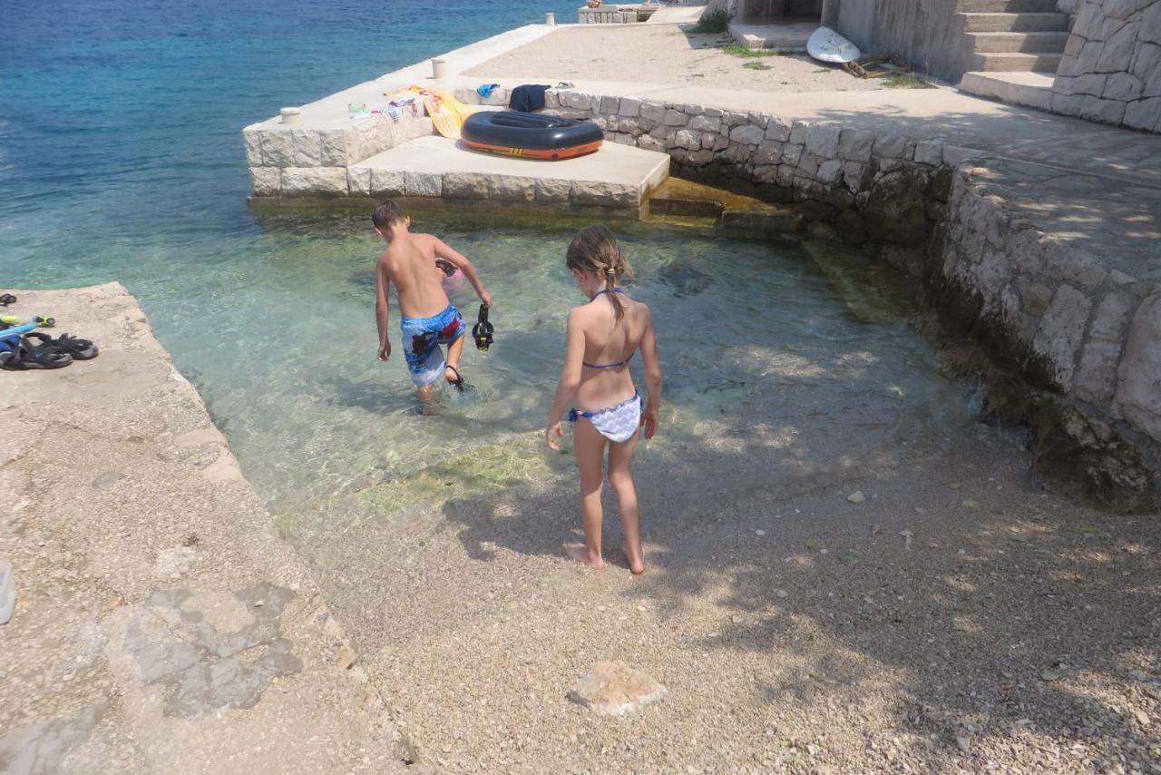 I&J Relaxing Beach Apartments Račišće エクステリア 写真