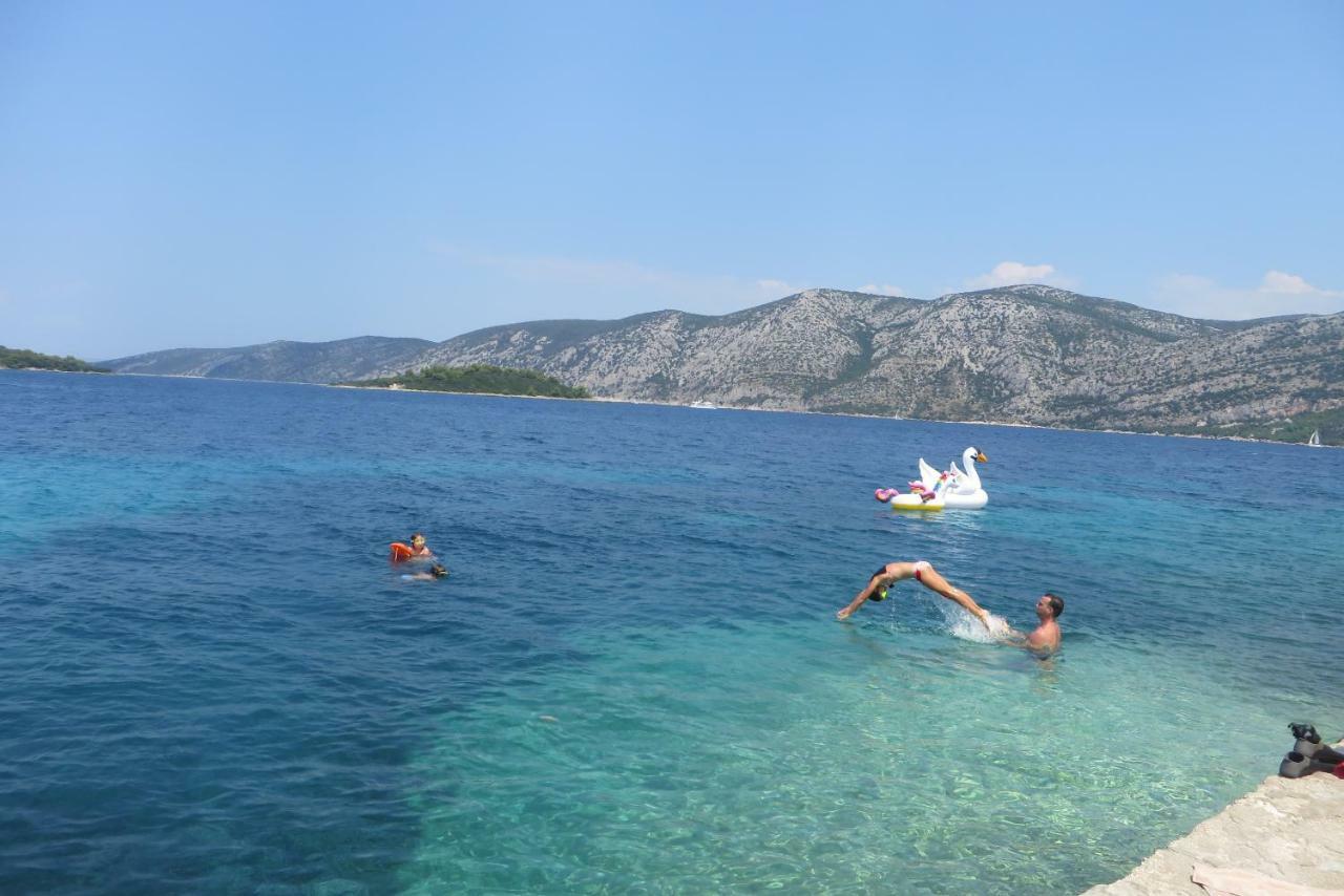 I&J Relaxing Beach Apartments Račišće エクステリア 写真