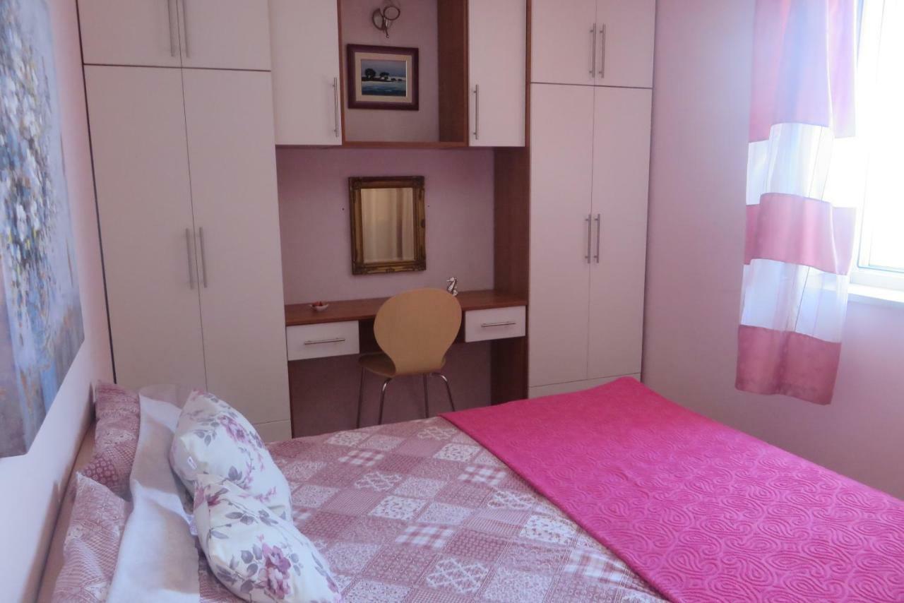 I&J Relaxing Beach Apartments Račišće エクステリア 写真