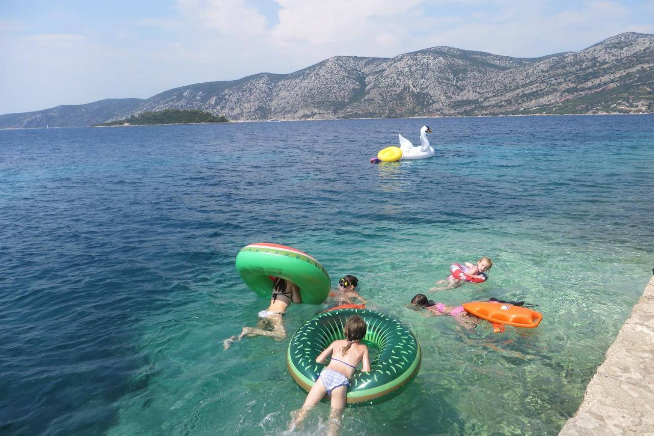I&J Relaxing Beach Apartments Račišće エクステリア 写真