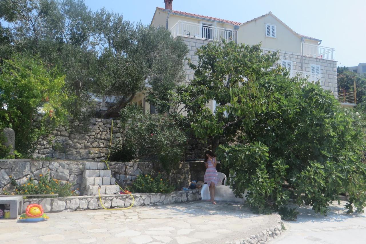 I&J Relaxing Beach Apartments Račišće エクステリア 写真
